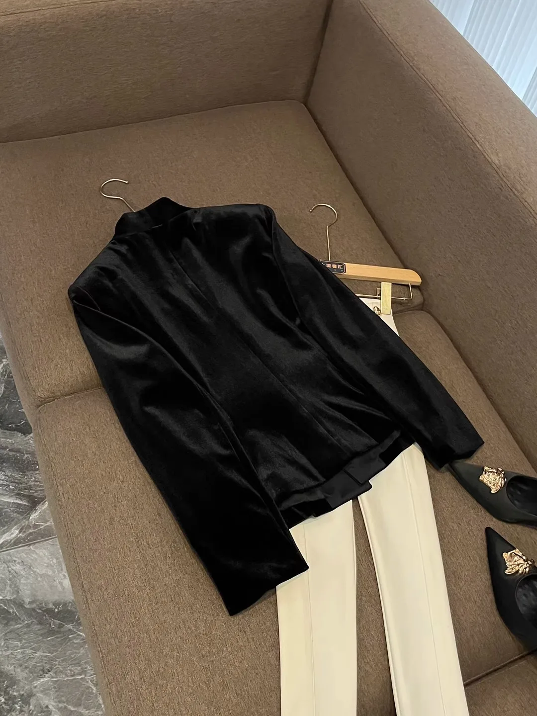 엘레 블라 벨벳 여성 정장 슬림핏 허리 조임 가을 신상 고급스러운 느낌 오피스룩 롱 슬리브 버튼업