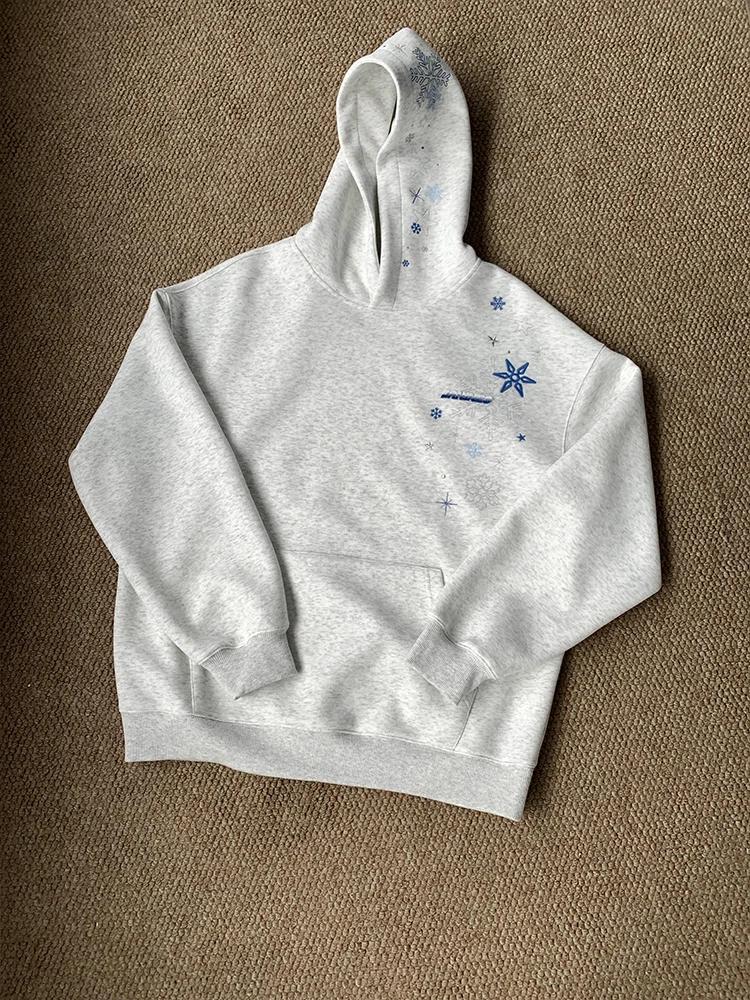 เสื้อฮู้ดปักลายเกล็ดหิมะ ผู้หญิง สไตล์ลำลอง ทรงหลวม ใส่ได้ทั้งฤดูใบไม้ผลิและฤดูใบไม้ร่วง รุ่นใหม่ สไตล์คู่รัก เสื้อคลุมสีขาว สวมใส่สบาย...