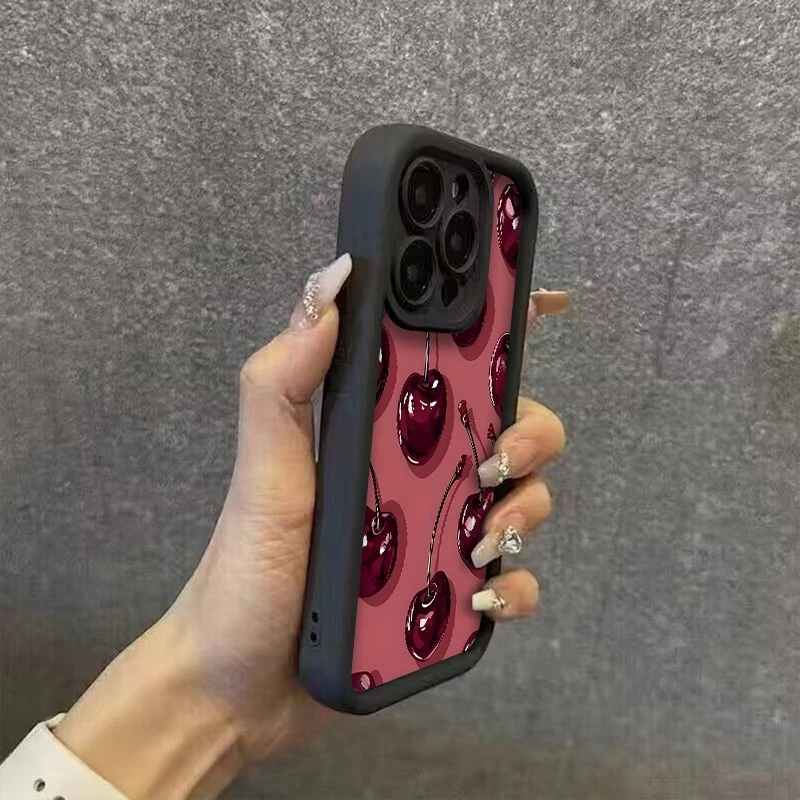 Рисунок 3 - Чехол для телефона с ярким вишневым