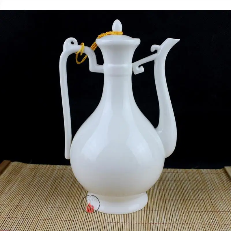 Retro Ceramics Pure White Chinese Flagon Tradition Wind Home Friends Gathering Porcelain Liquor 550ml Hip Flasks