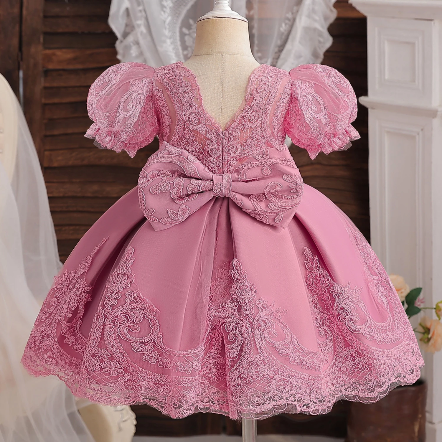 

Newborn Baby Girls Beaded Gown for Baptism 1st Birthday Infant Dresses Embroidery Backless Prom Gown Toddler Girl Party Dresses