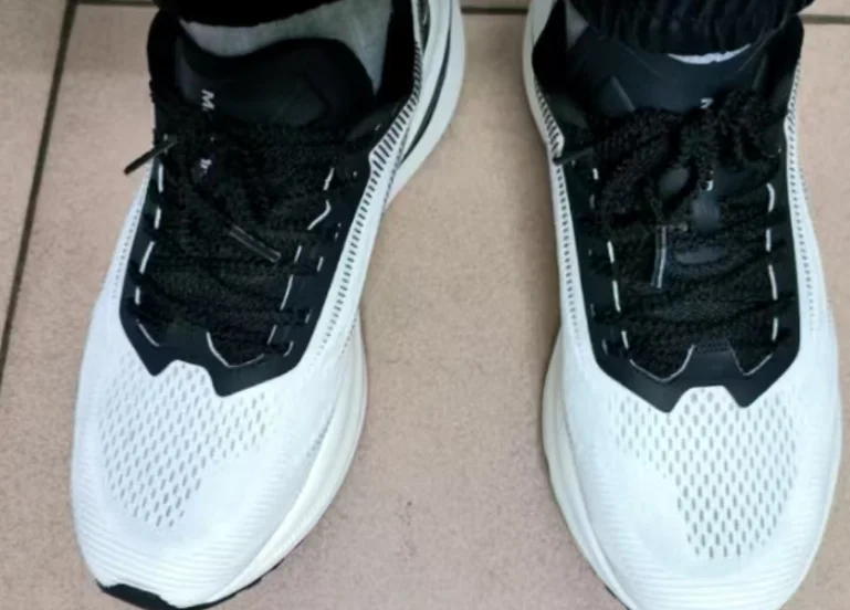 

New Luxury Brand Mens Running Shoes Neutral Design Walking Jogging Shoes Womens Air Cushion Sneakers Wearable Trainers