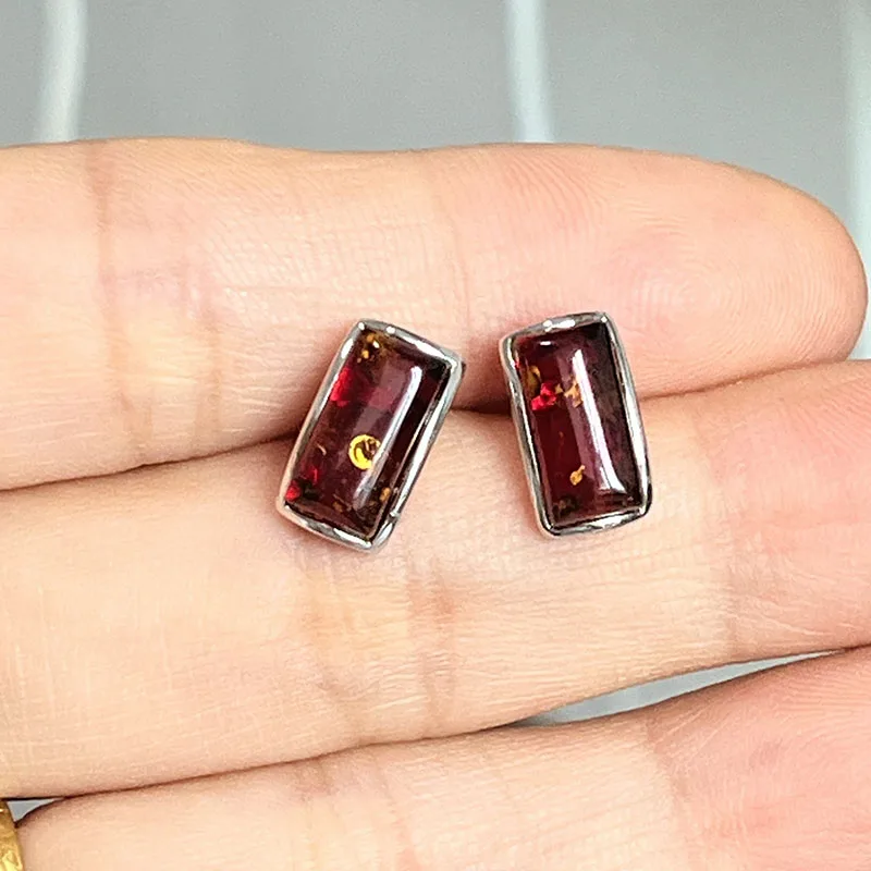 Yoowei Small Amber Earrings for Women 9*7mm Tiny Teardrop Shape Genuine Natural Amber Stud Earrings Girls Jewelry Gift Wholesale