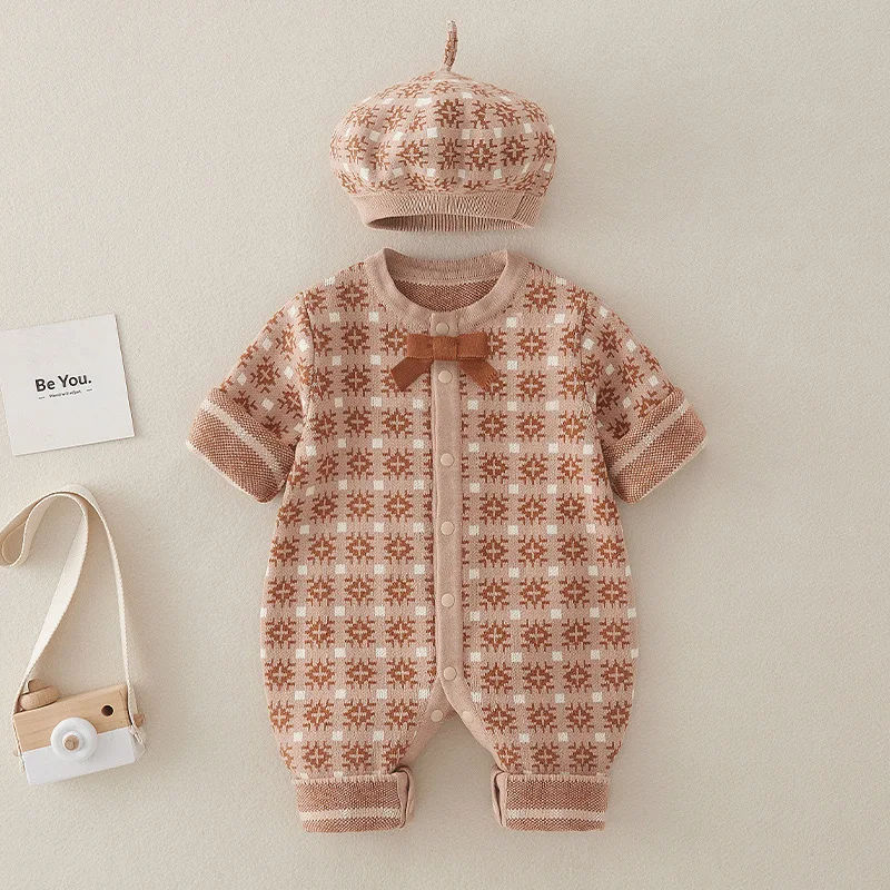 

Jenny&Dave Newborn baby knitted sweater autumn and winter new one-piece clothes with hats for going out, baby girl's birthday, b