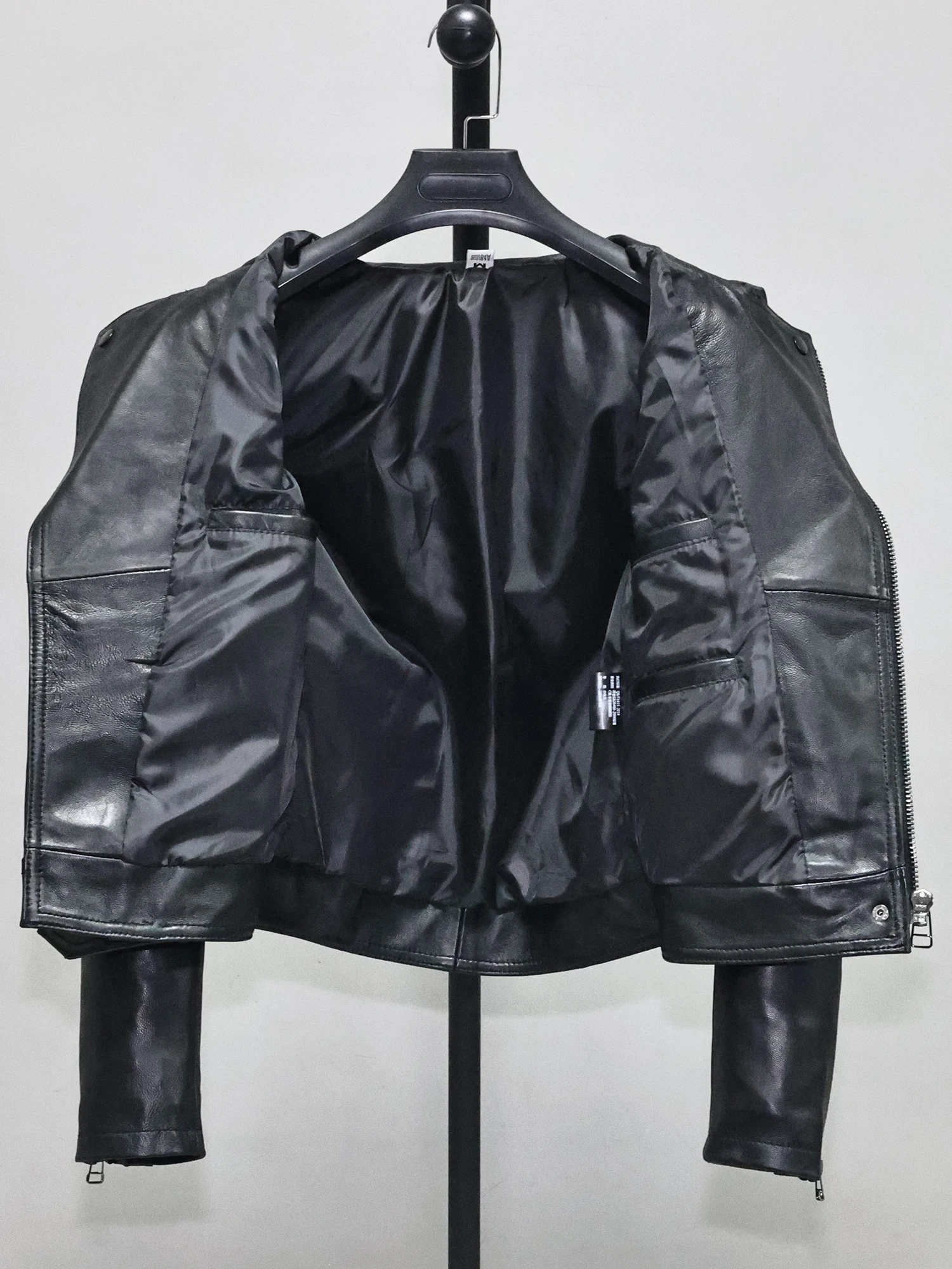 Jaqueta Feminina Curta de Couro Macio Estilo Biker Punk, Corta-Vento Profissional, Cor Pura com Zíper