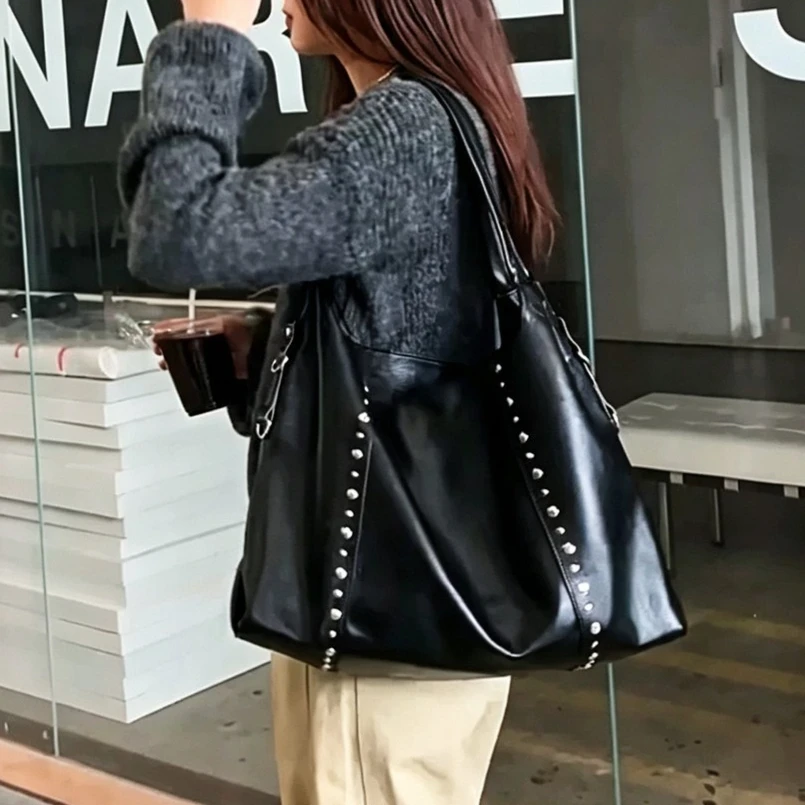 Fashion Rivet Women Handbag Large Capacity Soft PU Leather Underarm Bag Casual Commuting Big Totes Black Messenger Shoulder Bag