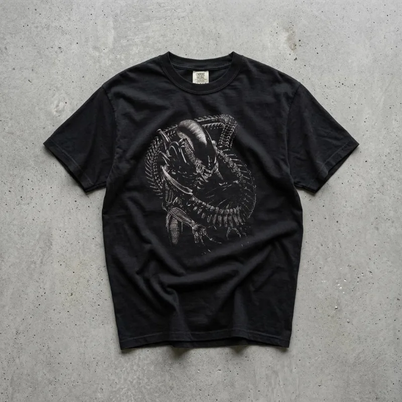 Alien Chest Pattern T-shirt | Sci Fi Creature Pattern T-shirt, Summer New, Suitable for Both Men and Women in All Seasons