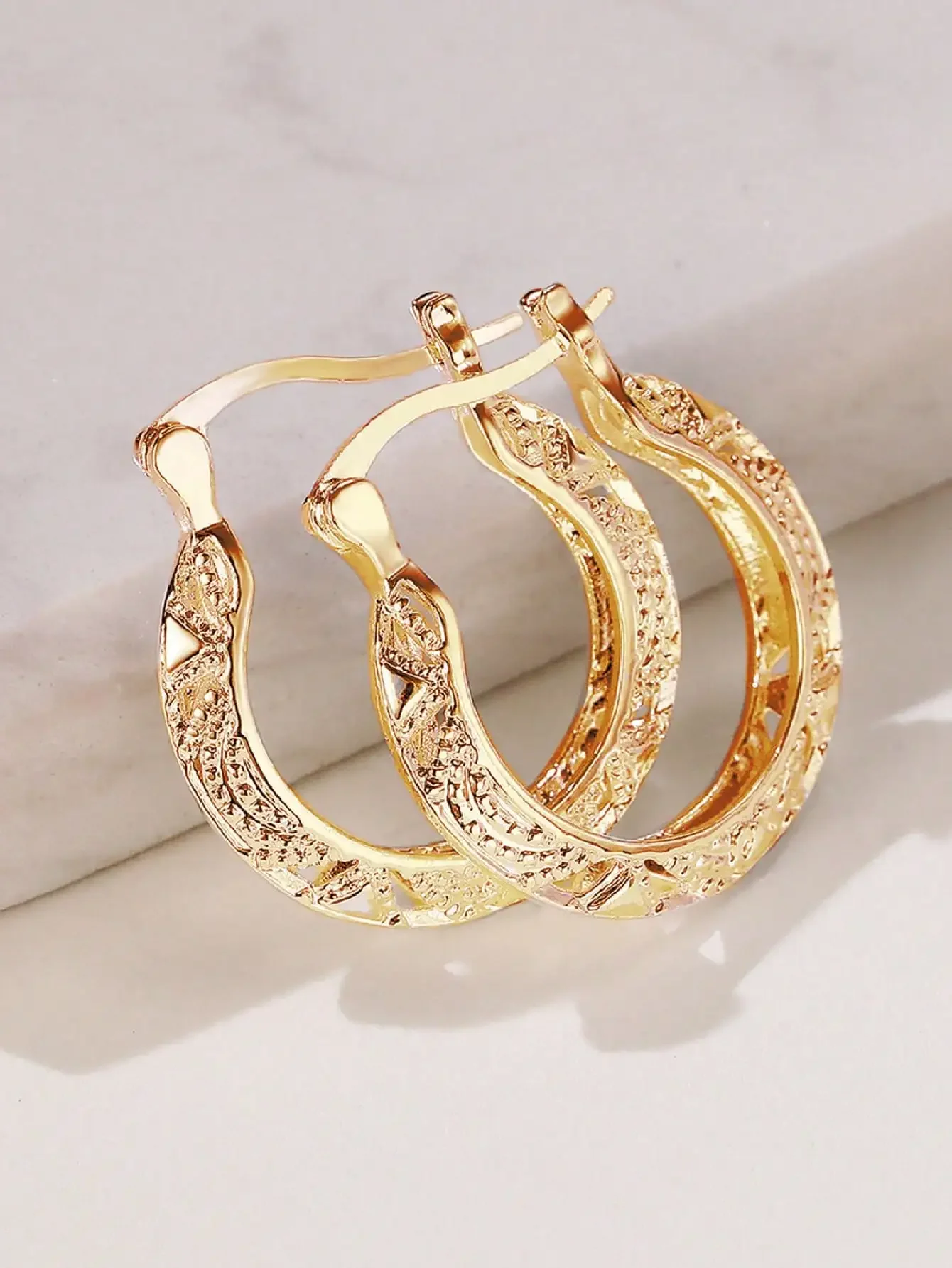 Vintage Gold Geometric C Shape Hoop Earrings Silver Hollow Pattern Hoop Earrings for Women Birthday Party Prom Jewelry Gift