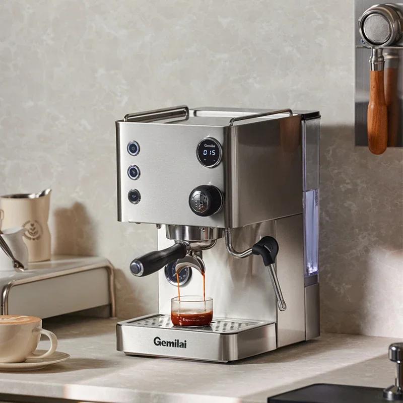 Macchina da caffè semiautomatica italiana Piccola macchina da caffè per uso domestico con macchina a vapore per schiumare il latte a temperatura regolabile