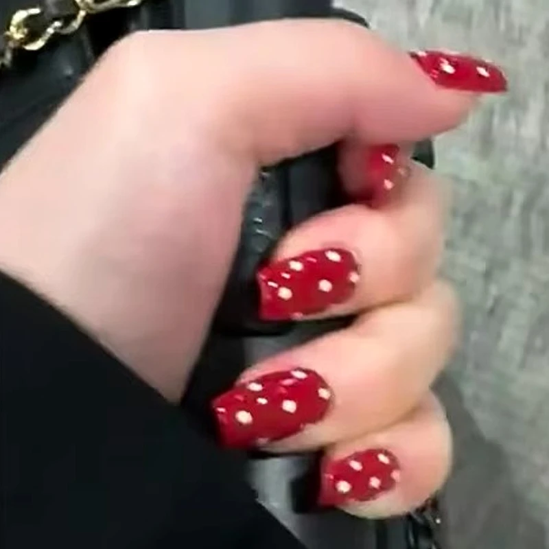 Japanese Korean Style Red Glossy Fake Nail Art Cute White Polka Dots Short Square False Nails Charms Woman Almond Press on Nails