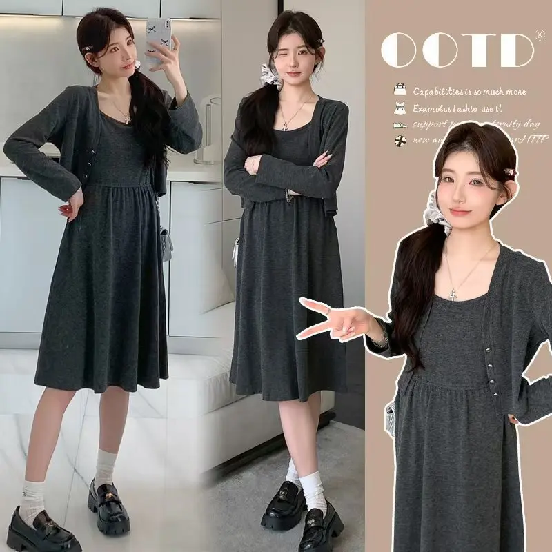 Traje de maternidad 2025, nuevo estilo, versión coreana, vestido tejido con tirantes de temperamento suave y cárdigan de manga larga, conjunto de dos piezas