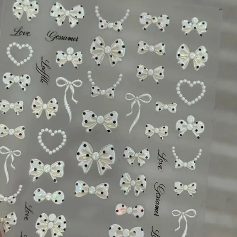 Weiße Perlen-Schleife Französische Polka-Dot-Schleife Perlenherz Perlenkette 5D Nagelaufkleber Selbstklebende Nageldekoration Maniküre-Deko für Frauen – Detail 4