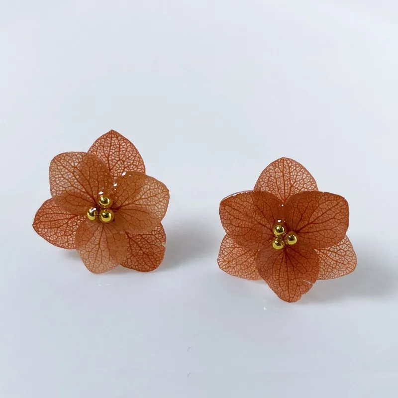 

Colorful Natural Hydrangeas Series Stud Earring Handmaking Epoxy Resin Real Flower Earrings Immortal Flower Earrrings Wholesale