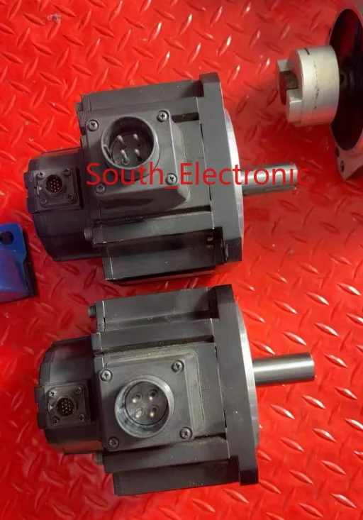 R88M-K2K020T-S2    servo motor ,  In good working condition, free shipping  a