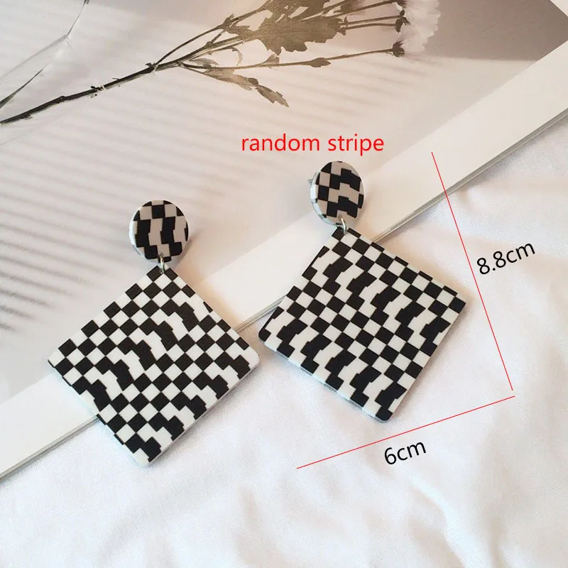 New Black White Dangle Earrings Heart Pendants Women Drop Earrings Geometric Statement Hanging Earrings pendientes mujer