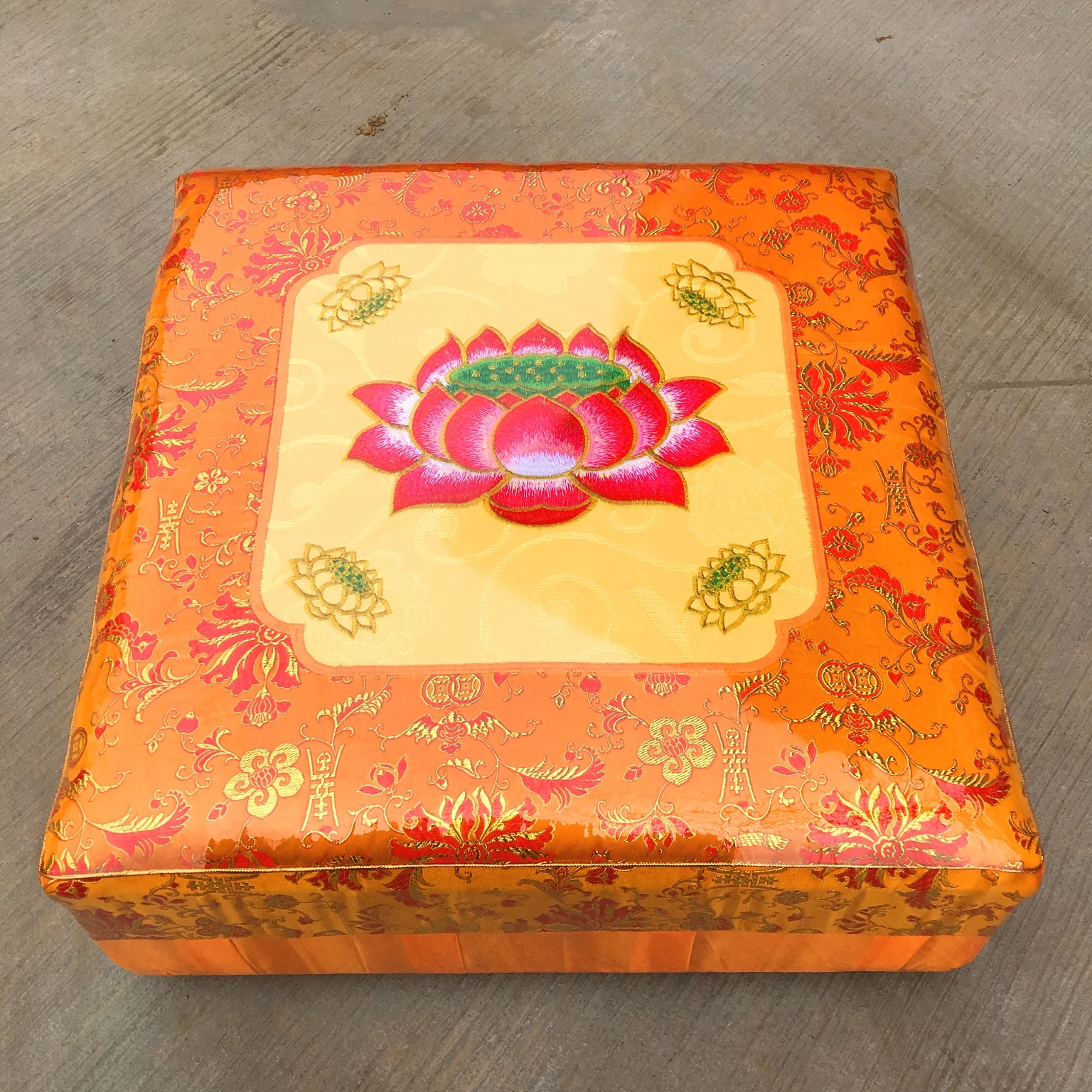 

Вышитый коврик для молитв с лотосом для домашнего использования, подушка для поклонения Будде, подушка для коленопреклонения из натурального дерева для сжигания благовоний, буддийский храм Пу Тонг