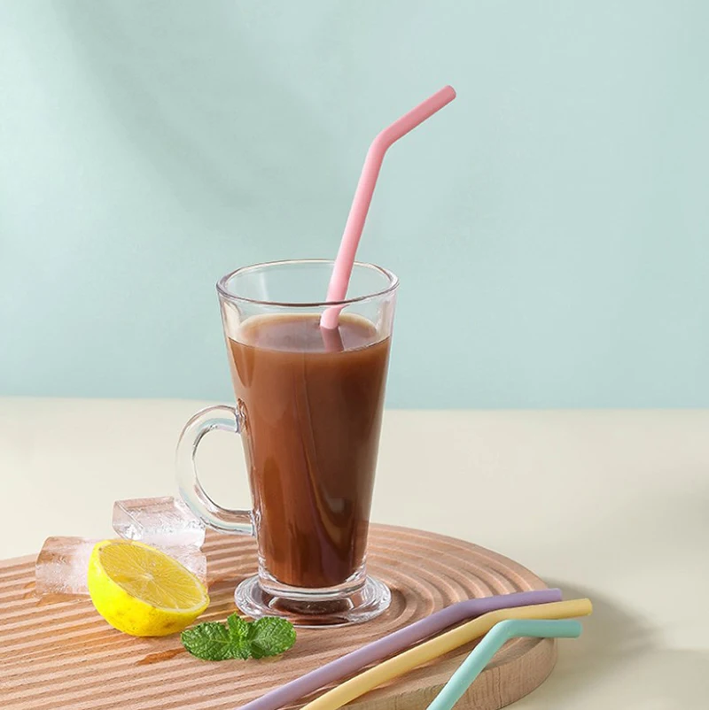 Sedotan silikon warna-warni kelas makanan 4 buah untuk anak-anak minum minuman air, jus sedotan melengkung, sedotan koktail dapat digunakan kembali