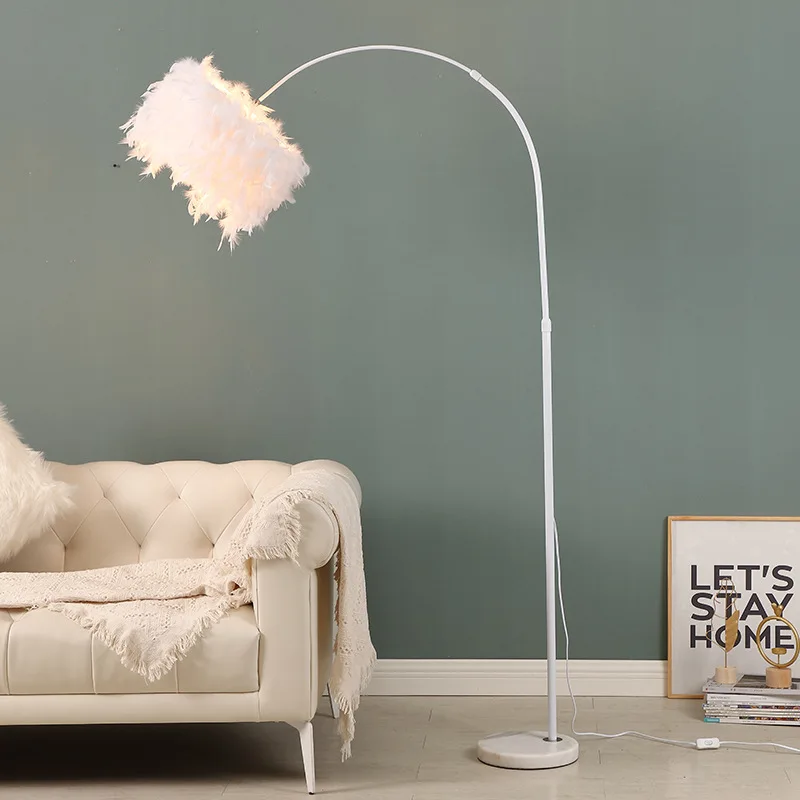 

Feather lampshade floor lamp, modern simple and fashionable floor lamp living room American study hotel room floor lamp