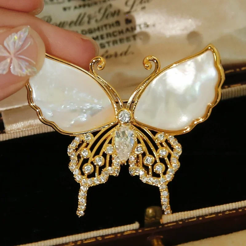 

Natural White Fritillary Butterfly Brooch High-end Delicate Fashion Women's Pin