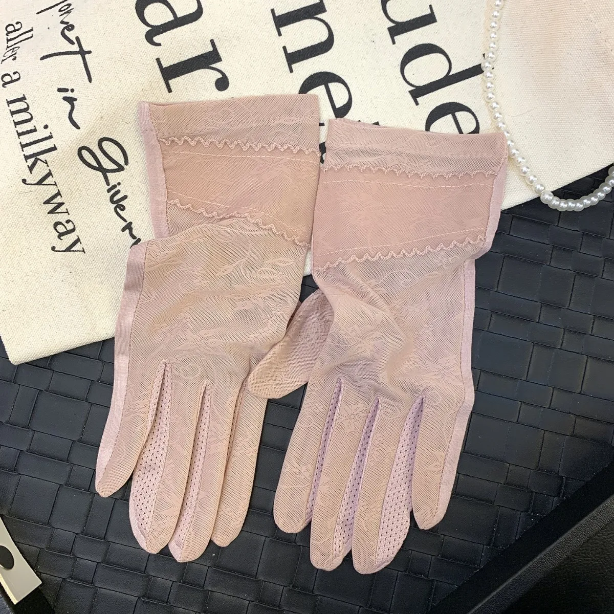 Sun-protection Gloves for Women – Lightweight Lace-trimmed Anti-slip Gloves for Cycling and Driving Stylish Short-length Design