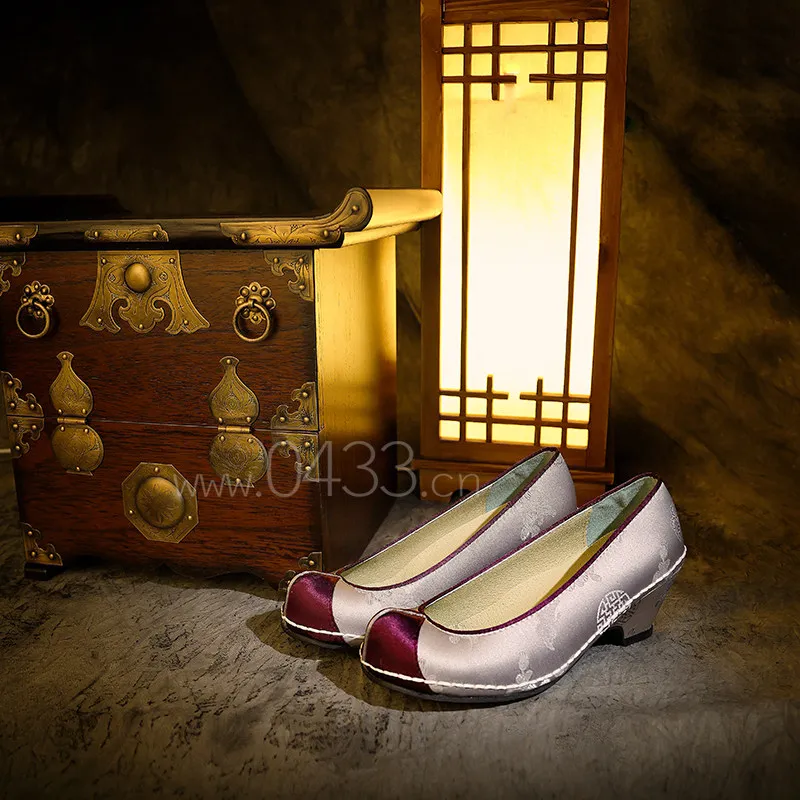 

Women Hanbok Hook Shoes 5cm Heel Comfortable Hand-sewn Shoes 225-255mm