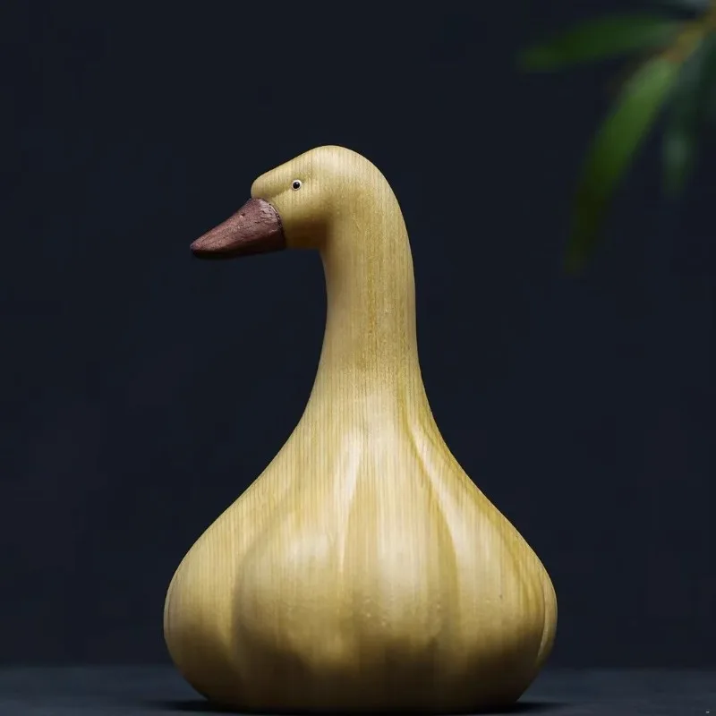 Hinoki Wood Carved Garlic Duck Ornament, Creative Desktop Figurine for Living Room & Office Decor, Artistic Craft Gift