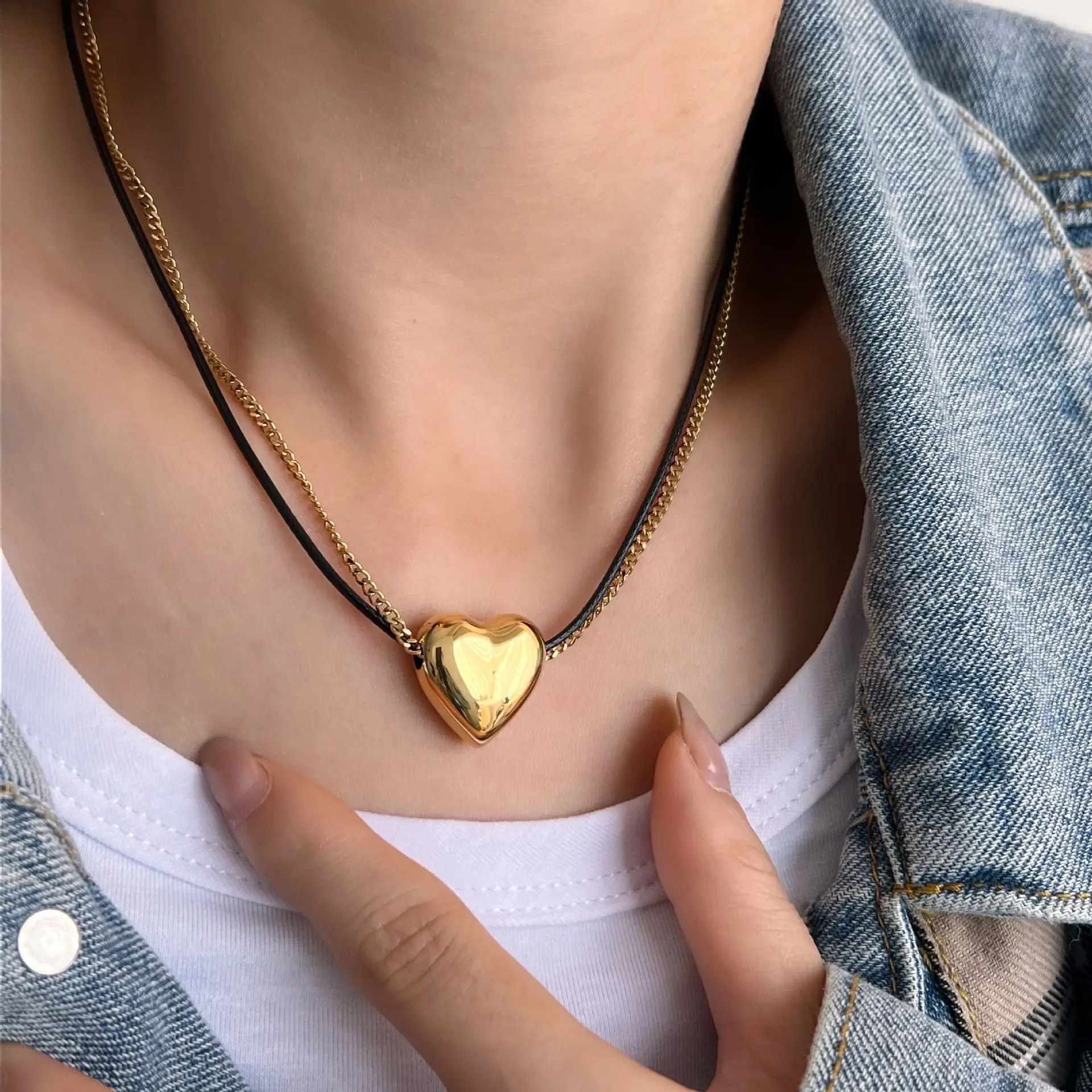 Double Layer Splicing Stainless steel Chain PU Chain Heart-shaped Pendant Necklace For Women\'s Sexy Collarbone fashion Jewelry