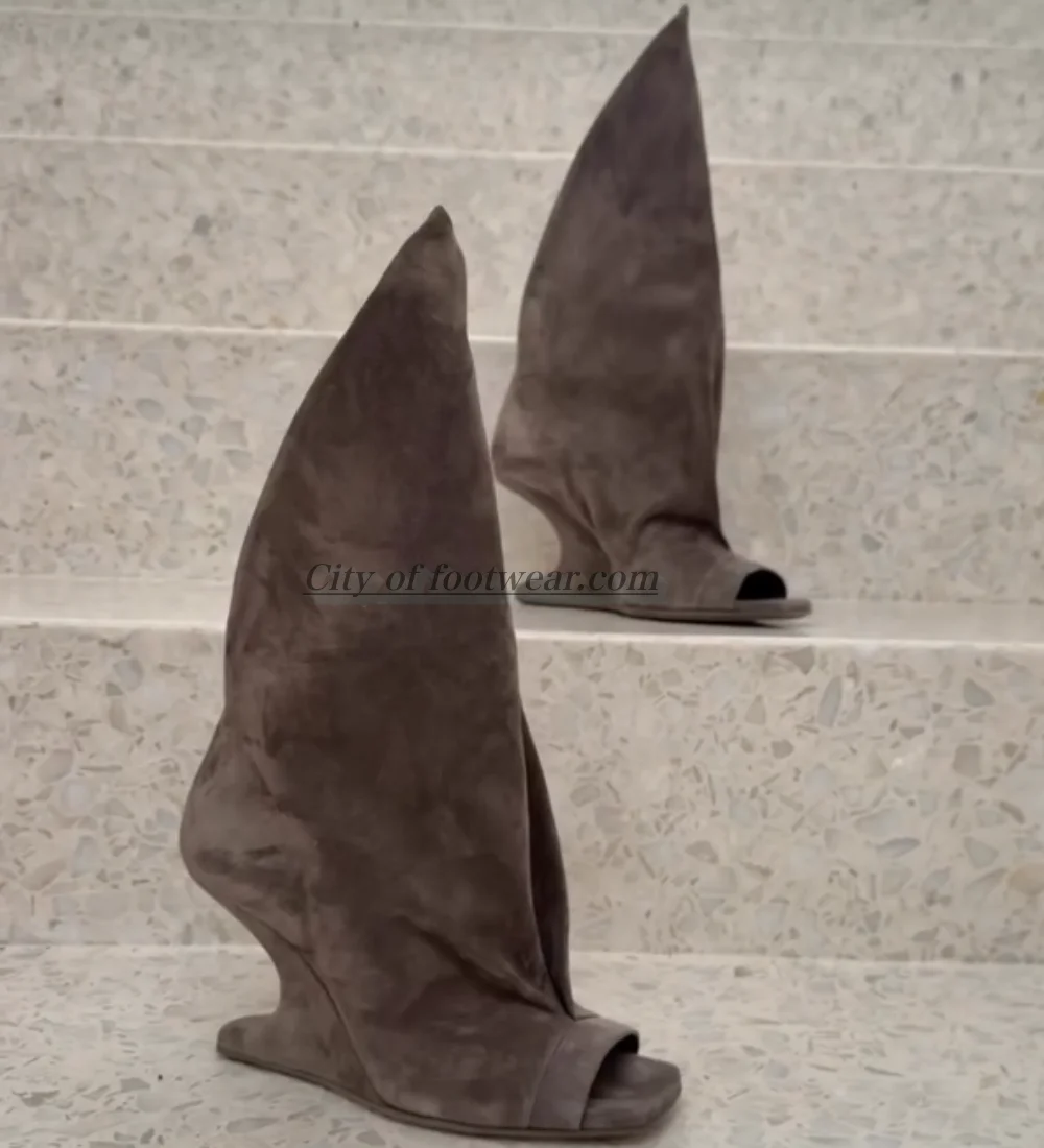 Damen-Peeptoe-Wildlederstiefel mit Keilabsatz, mittelhohe Stiefel, Sommer 2026 Neuheit, zum Hineinschlüpfen, High Heels, Booties, Runway-Luxus-Designerschuhe