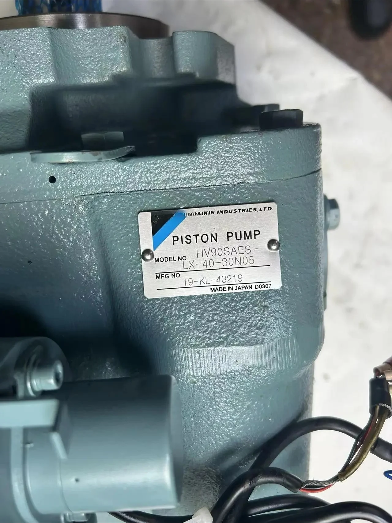 In Stock  Hydraulic Piston Pumps HV90SAES-LX-40-30N05 Piston Pumps HV Full Series Hydraulic Pumps