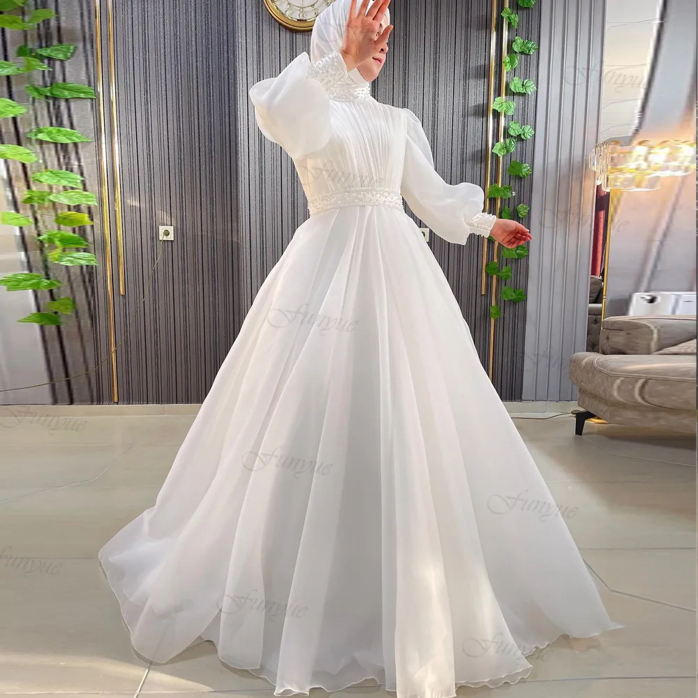 

A-Line Hijab Muslim Wedding Gown 2024 Vestido De Noiva Long Sleeves High Neck Pearls Organza Dubai Arabic Bride Dress