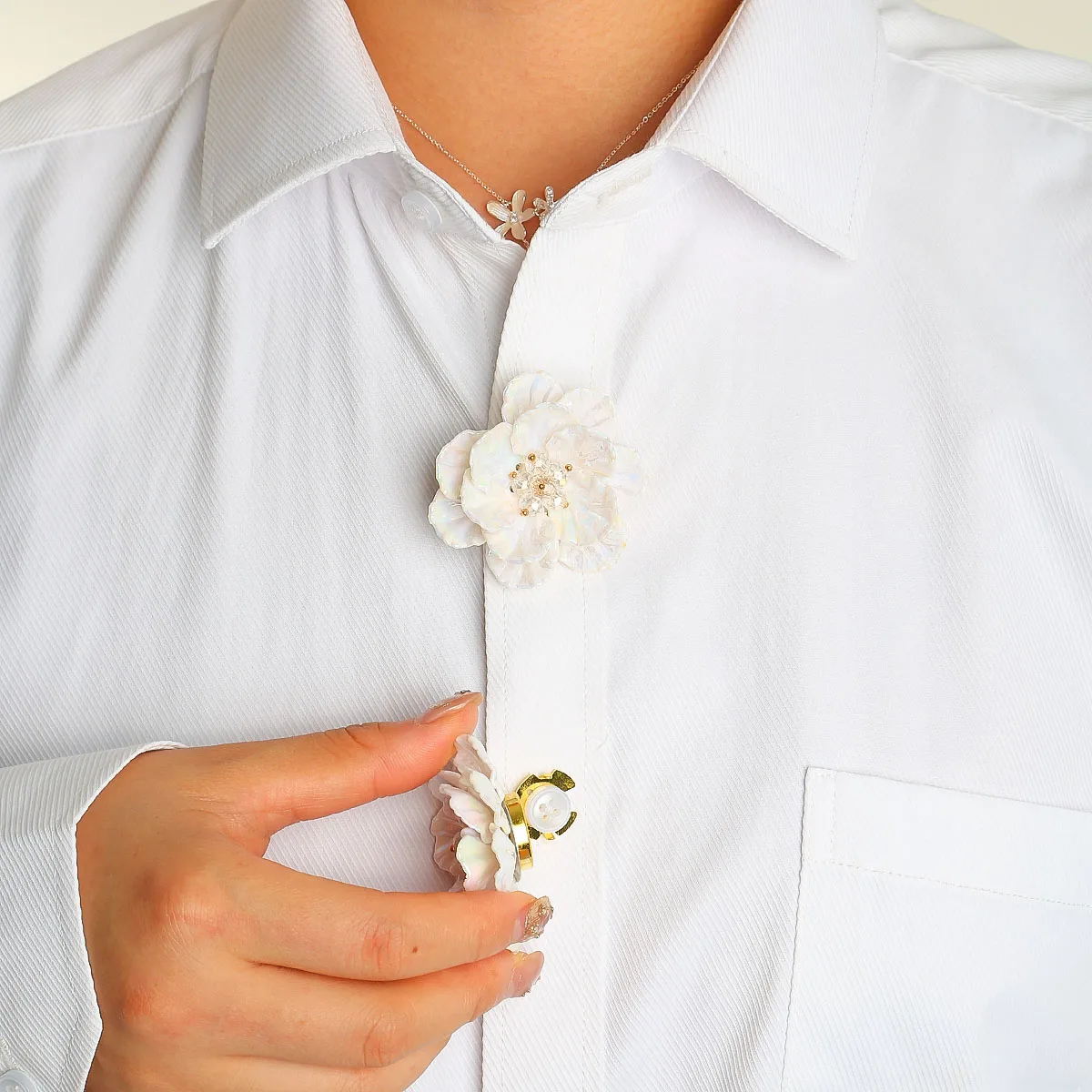 

1PCS Button Cover for Blouses Dress Buttons Clip Cute Flower Cufflink No Sewing Button High-end Clothing Accessxedo Holiday Gift