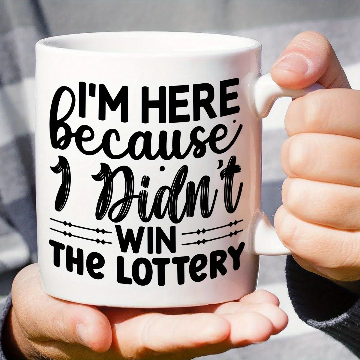Je suis ici parce que je ne gagne pas la loterie Tasse en céramique au design drôle, cadeau parfait pour les amateurs de café et une collection unique