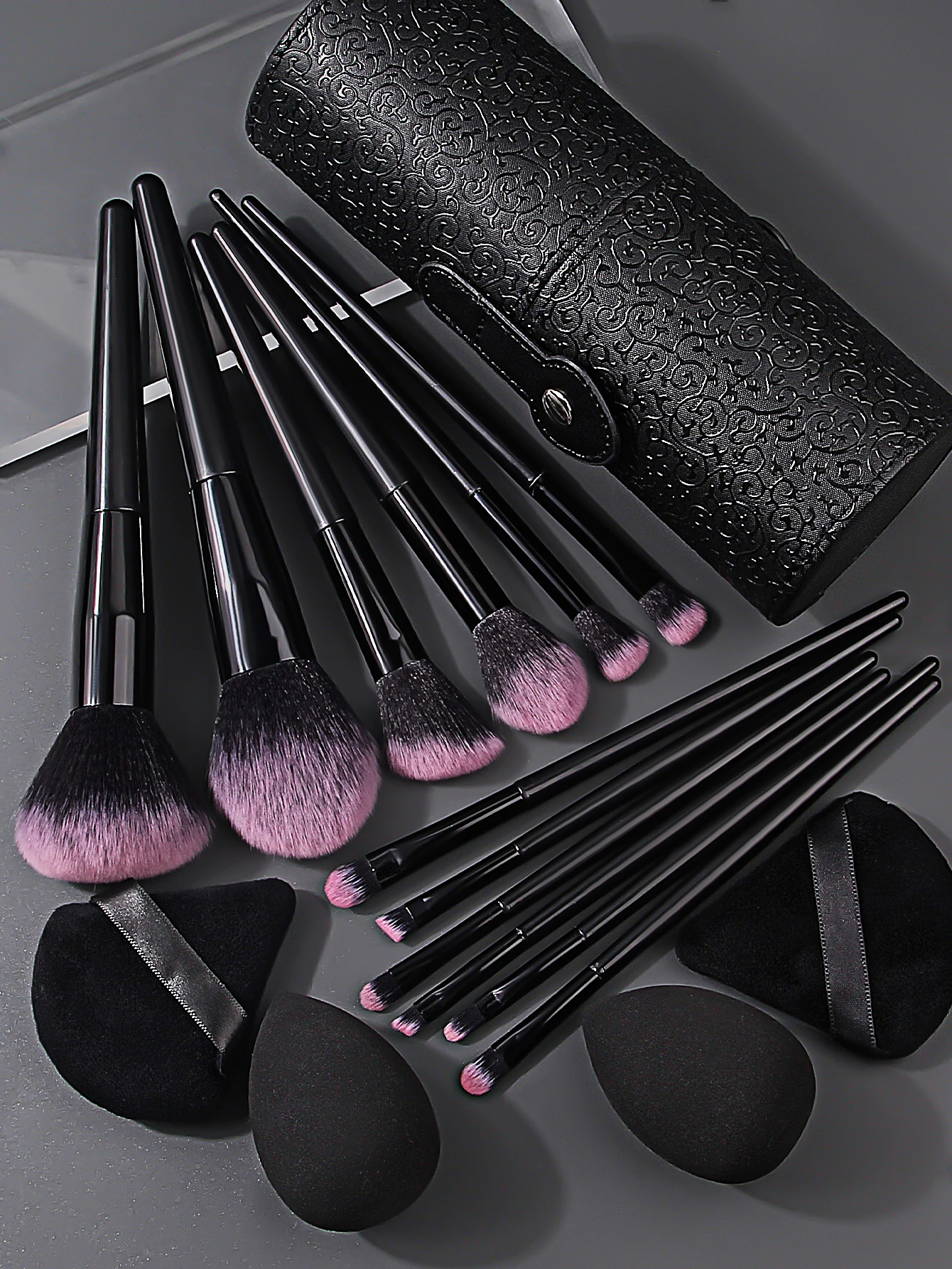 17-teiliges Make-up-Set mit 12 Gesichtspinseln, Make-up-Ei, dreieckigem Puderquaste, Aufbewahrungseimer für Make-up-Pinsel_voghion.com
