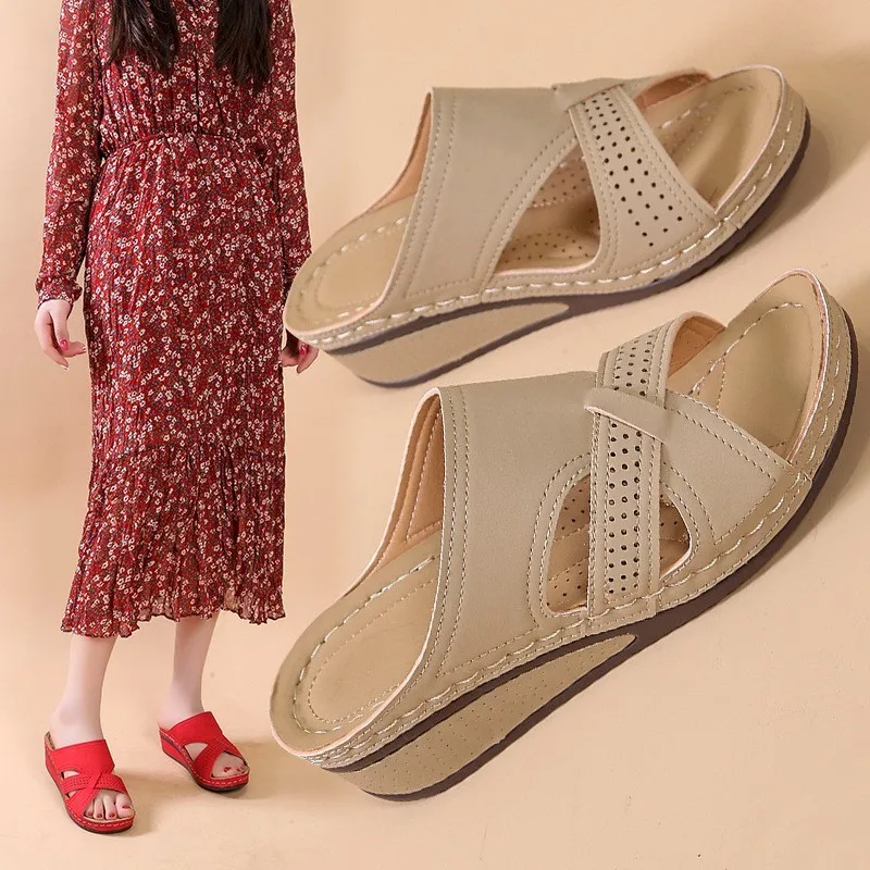 Women wear sandals with sandals vintage hollow-out slippers non-slip plus size 43 sandals women C1218