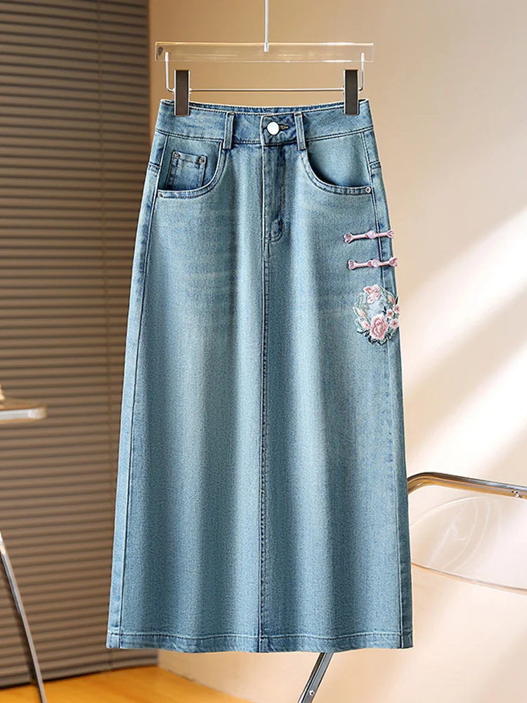 

Новая летняя женская джинсовая юбка миди с вышивкой, светло-голубая, с пуговицами, завышенной талией, утягивающая, в китайском стиле, с разрезом