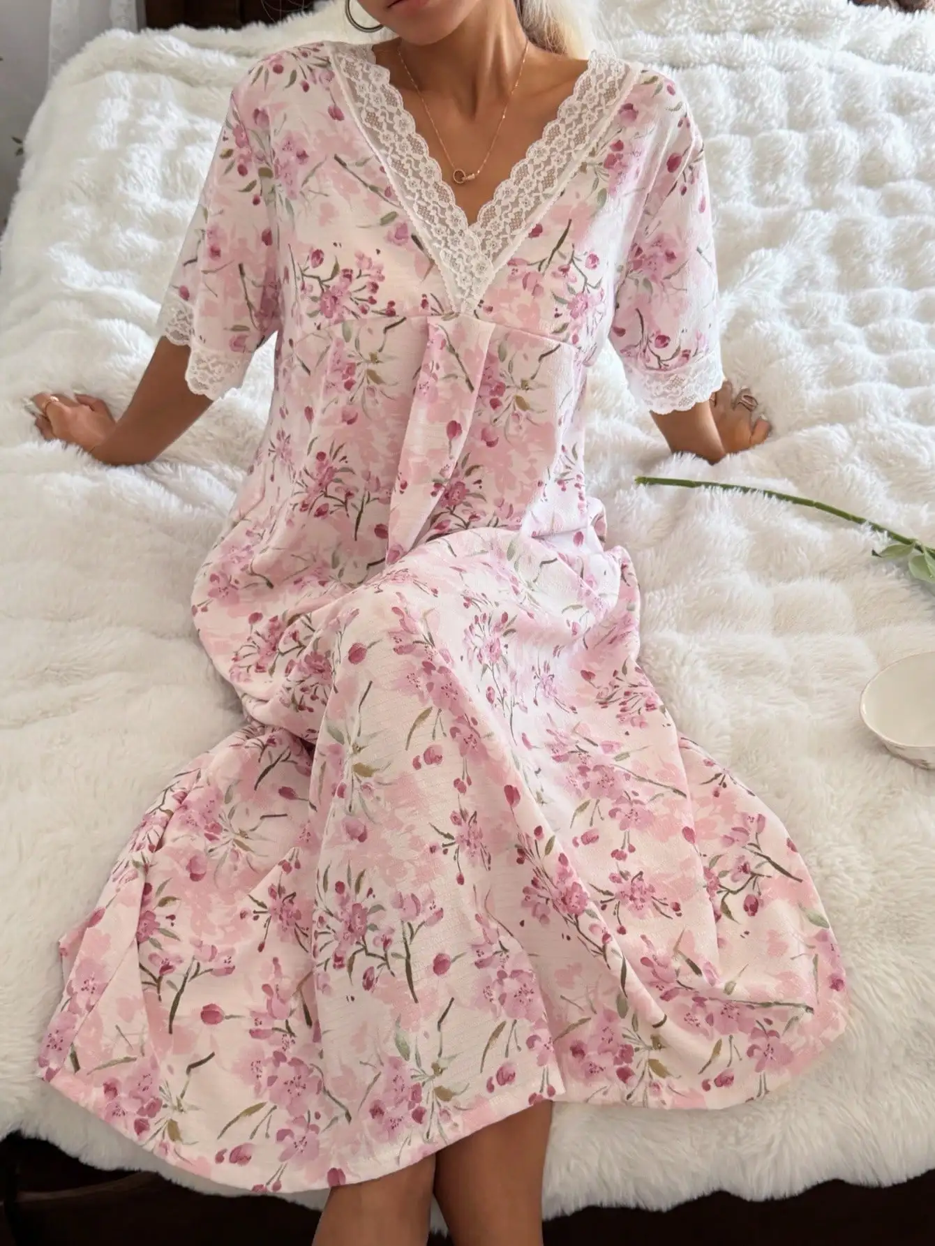 

Pink Floral Print V-Neck Short Sleeve Nightgown with Lace Trim
