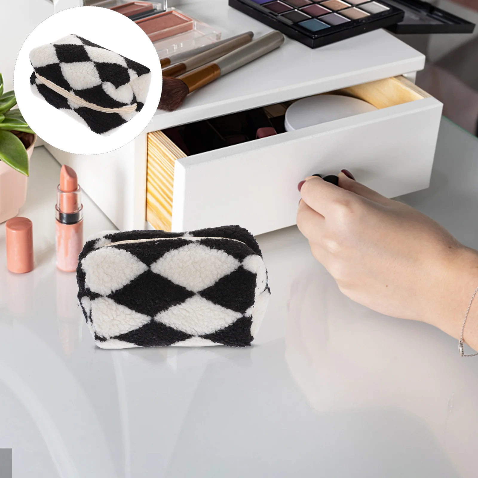 Cute Fluffy Checkered Maquiagem Bolsa para Mulheres, Plush Purse, Cosmetic Bag, Travel Toiletry Bag, Bolsa de armazenamento, Bolsas