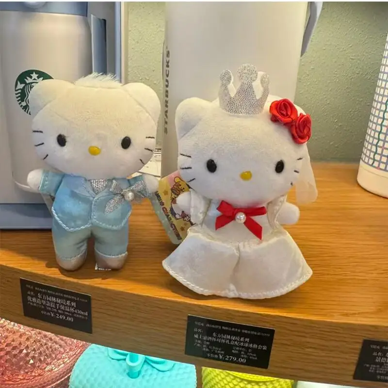 พวงกุญแจตุ๊กตาคู่รักการ์ตูนซานริโอ้ เฮลโล คิตตี้ ชุดแต่งงาน ซีรีส์แดเนียล ของตกแต่งกระเป๋าเป้สะพายหลังสำหรับเด็กผู้หญิง ของเล่นตกแต่งซิป