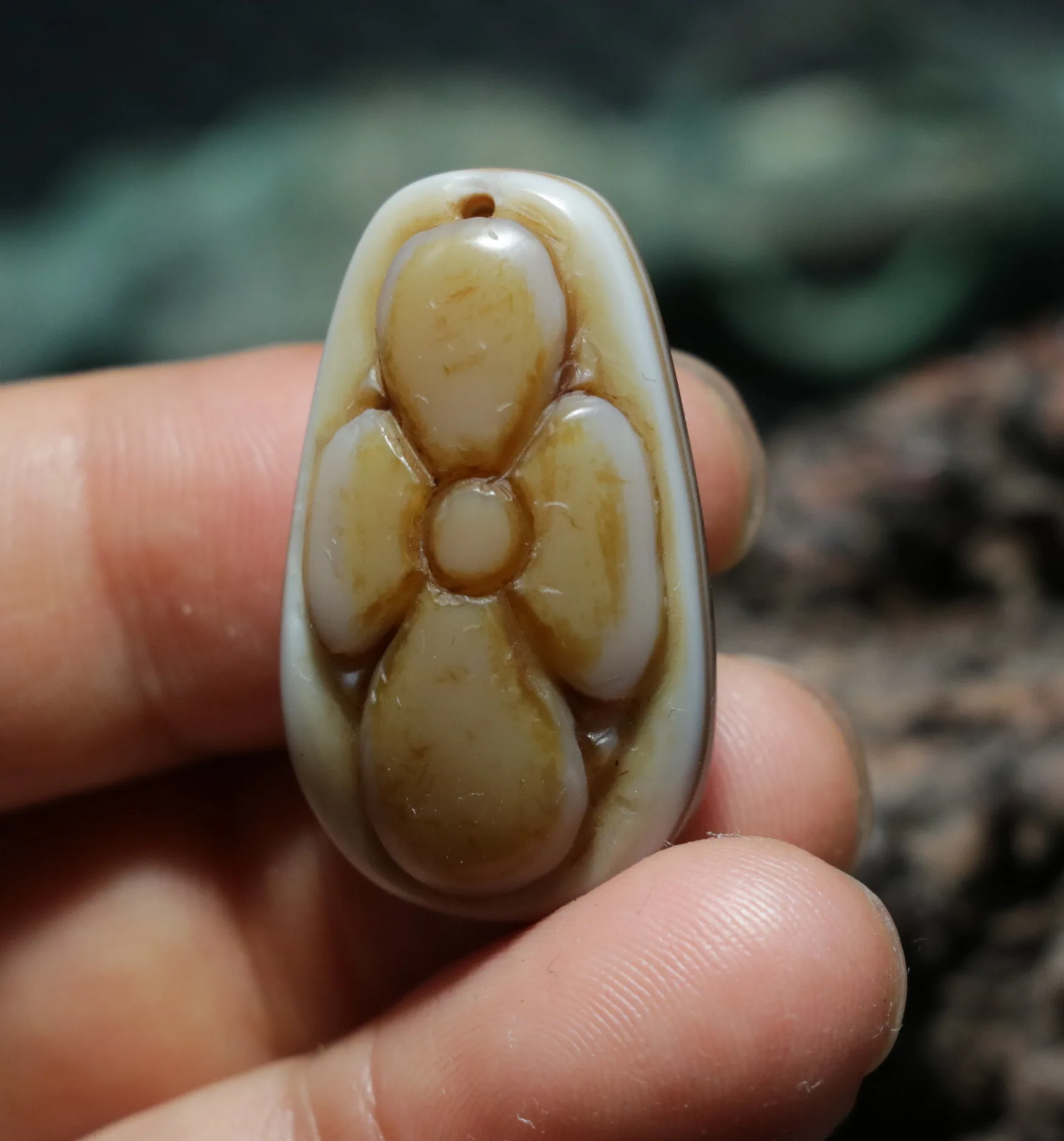 

Magic Energy Tibetan Old Agate Natural Sculptural Flower Heaven Eye Goat Eye dZi Bead Totem Elegant Beauty Pendant