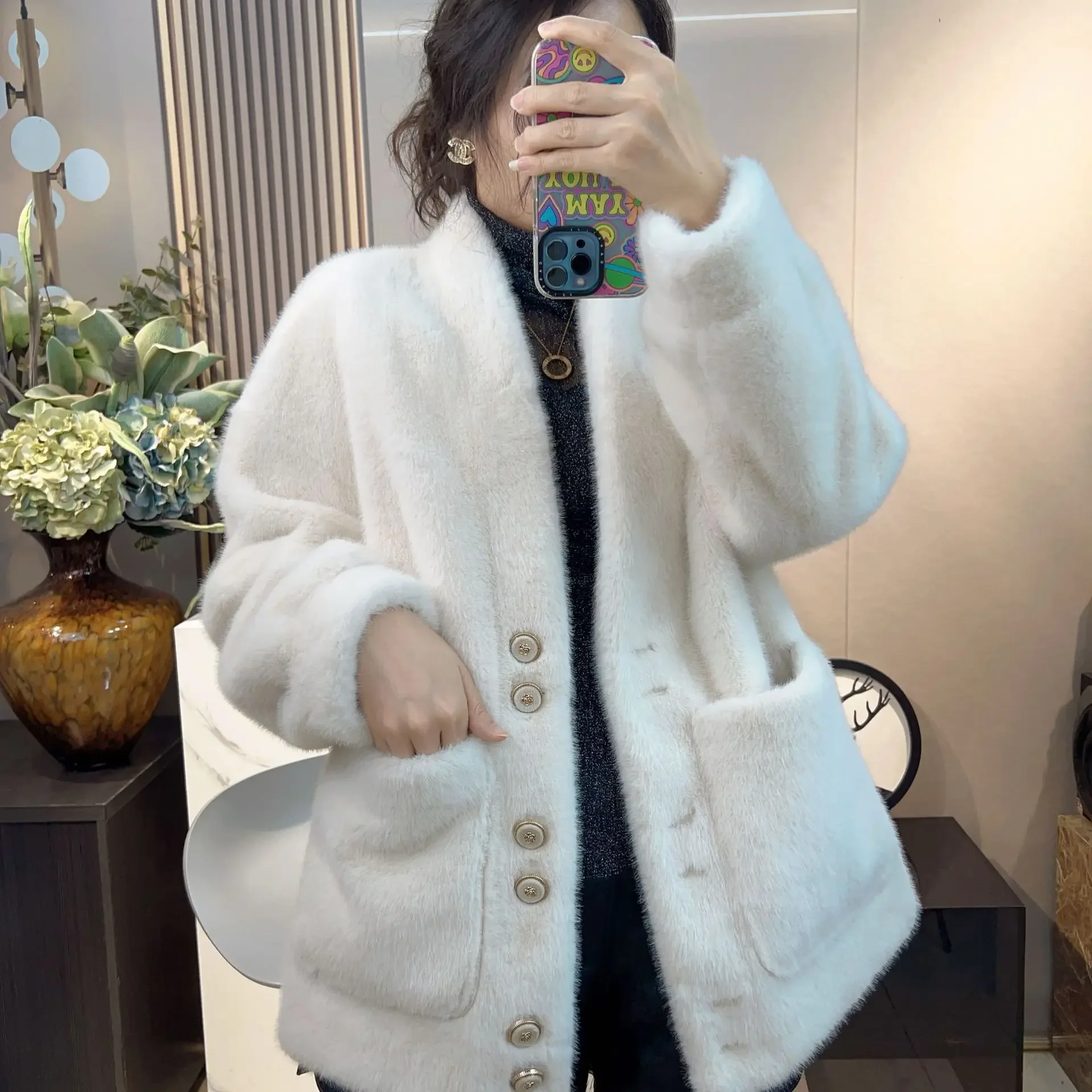 Luxury High-end Fur Coat Women Winter Warm Soft Faux Fur Jacket Single-breasted Pocket Long Sleeves Outerwear Fluffy Jacket Chic