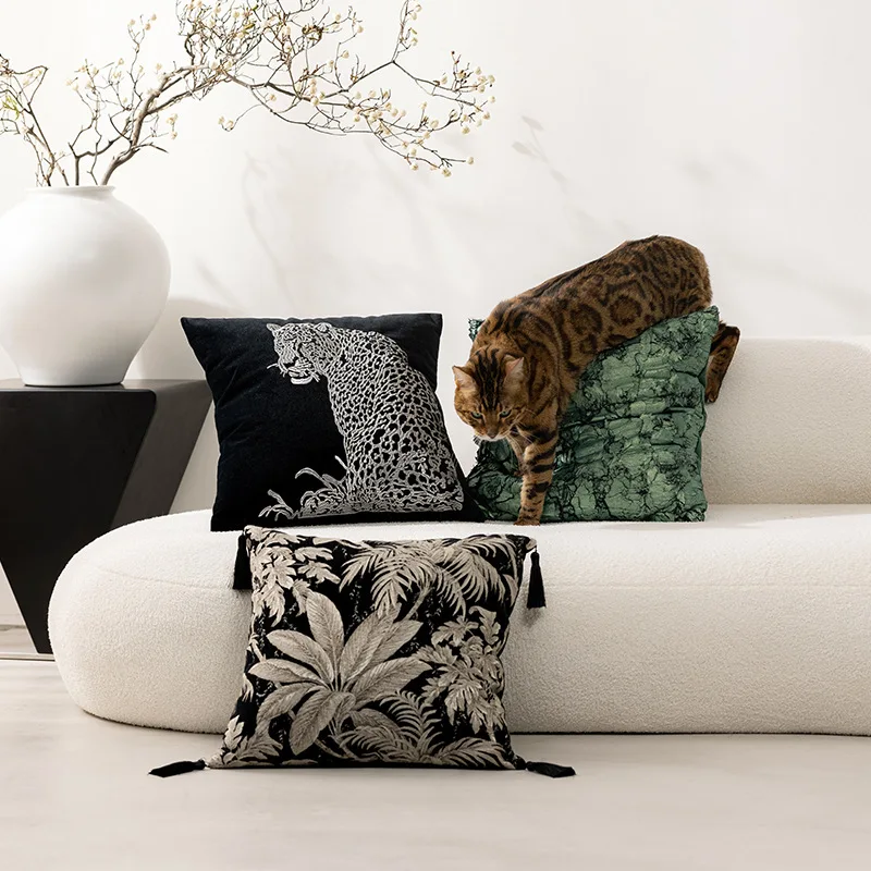 American High-end Embroidered Cushion Cover Retro Light Luxury Plant Leopard Embroidered Pillow Covers Home Decor Pillow Case