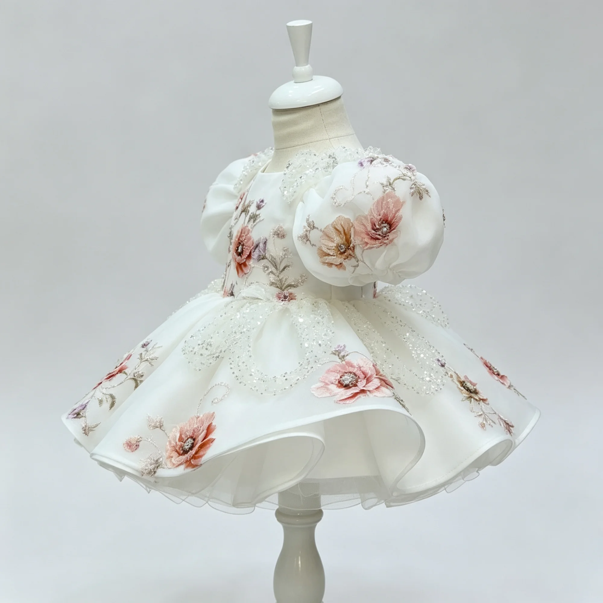 Weißes Mädchenkleid mit Puffärmeln, Prinzessinnenkleid mit Blumenstickerei und Pailletten, Ballkleid für Kinder, Blumenmädchenkleid für Hochzeit, Taufe, Geburtstag, Party – Detail 5