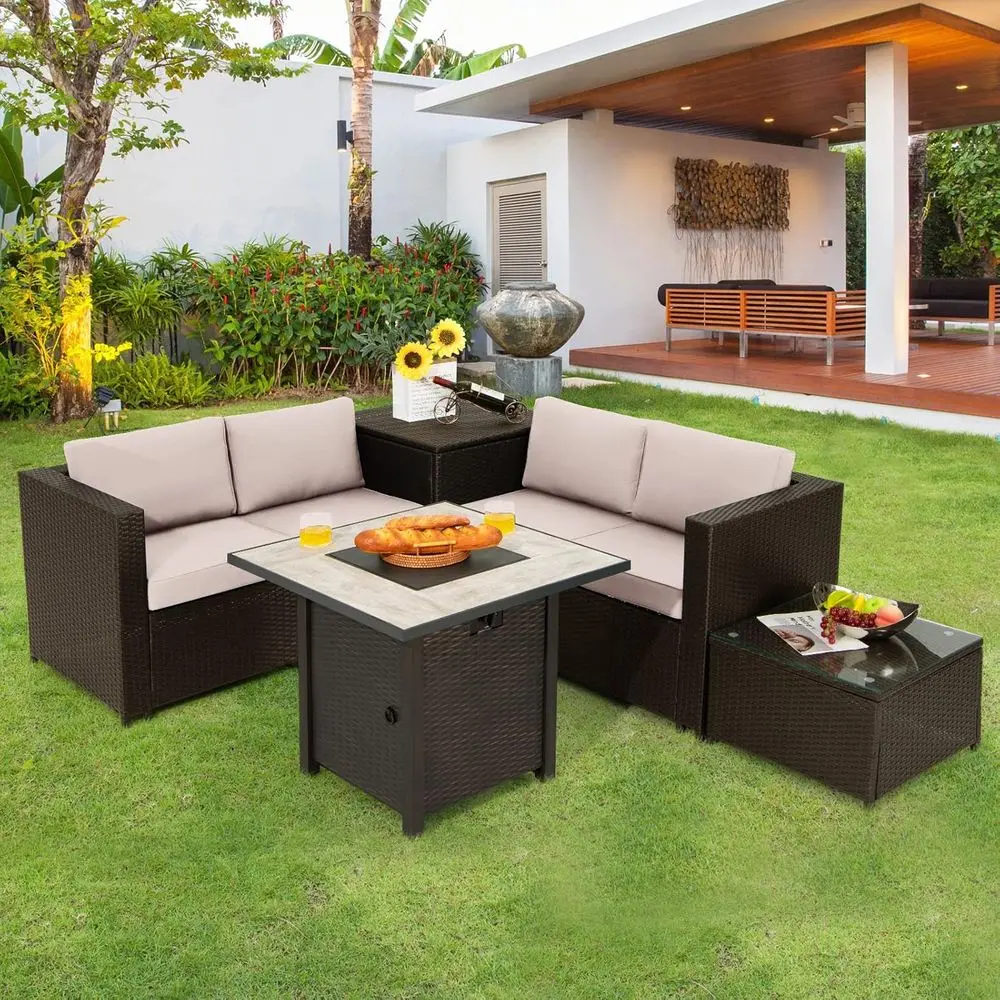 

Комплект садовой мебели из 5 предметов с 30-дюймовым столом-очагом, плетеным диваном-софа из ротанга для улицы с утолщенными подушками толщиной 4 дюйма, 2 приставных столика.