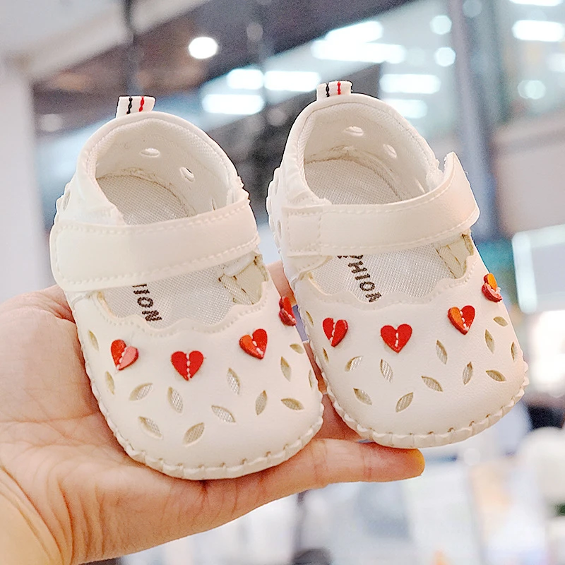 Chaussures respirantes à semelle souple coordonnante pour bébé, souliers pour enfant, nouveau-né, mignon, amour, printemps, été