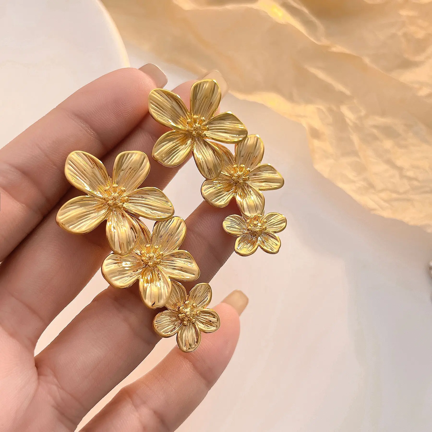 Kshmir Metal Flower Tassel Earrings for Women Europe America Personality Fashion Vintage Jewelry Travel Accessories