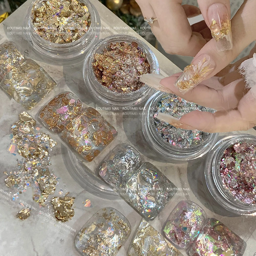 1Jar- رقائق أظافر مستقطبة غير منتظمة معدنية مطرزة بالترتر والثلج والكريستال مع أظافر أوبال من رقائق الذهب/الفضة