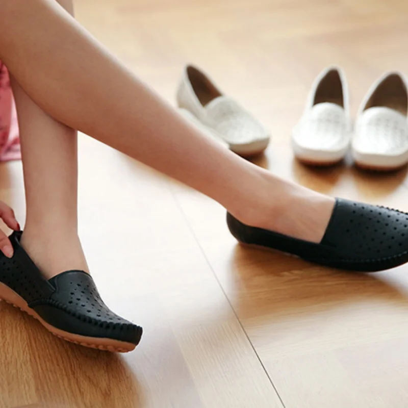 أحذية بيضاء عصرية ومريحة ذات قاع مسطح ومضادة للانزلاق أحذية عمل صيفية جديدة أنيقة وناعمة للتمريض للنساء #3