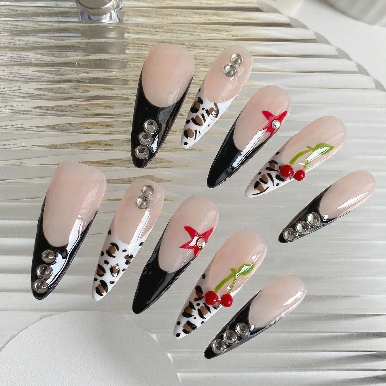 

10pcs pure hand pressed almond shaped nail art, beautiful fake nails, black leopard print cherry, suitable for women to use