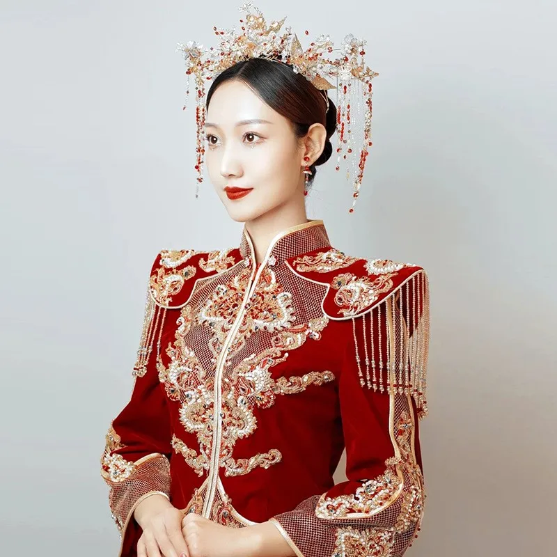 

New velvet Chinese-style wedding dress and