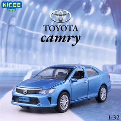 1:32 Toyota Camry High Simulation Diecast Metal Alloy Model car Sound Light Pull Back Collection regali giocattolo per bambini A164